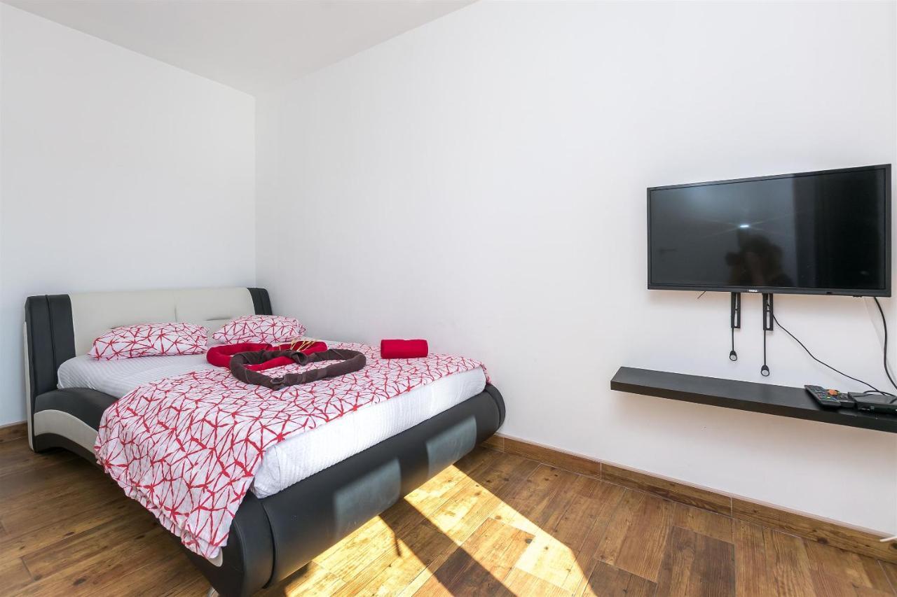 לוקבה Apartments Lorenzo מראה חיצוני תמונה