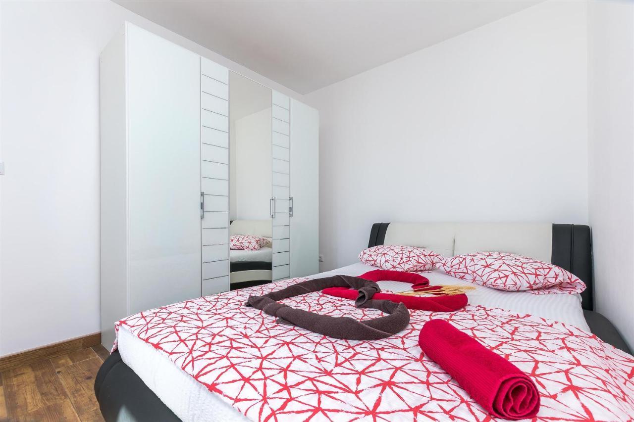 לוקבה Apartments Lorenzo מראה חיצוני תמונה