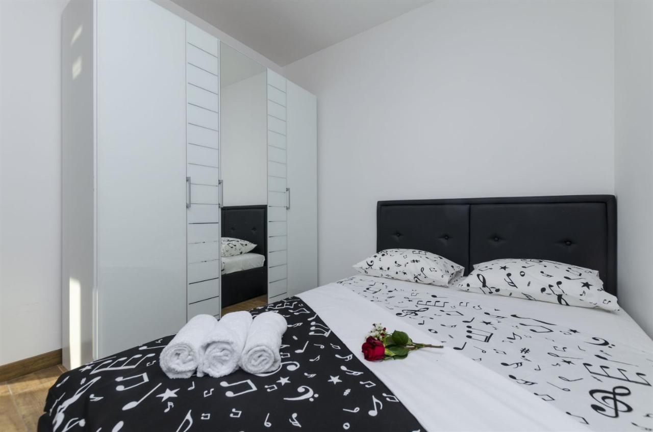 לוקבה Apartments Lorenzo מראה חיצוני תמונה