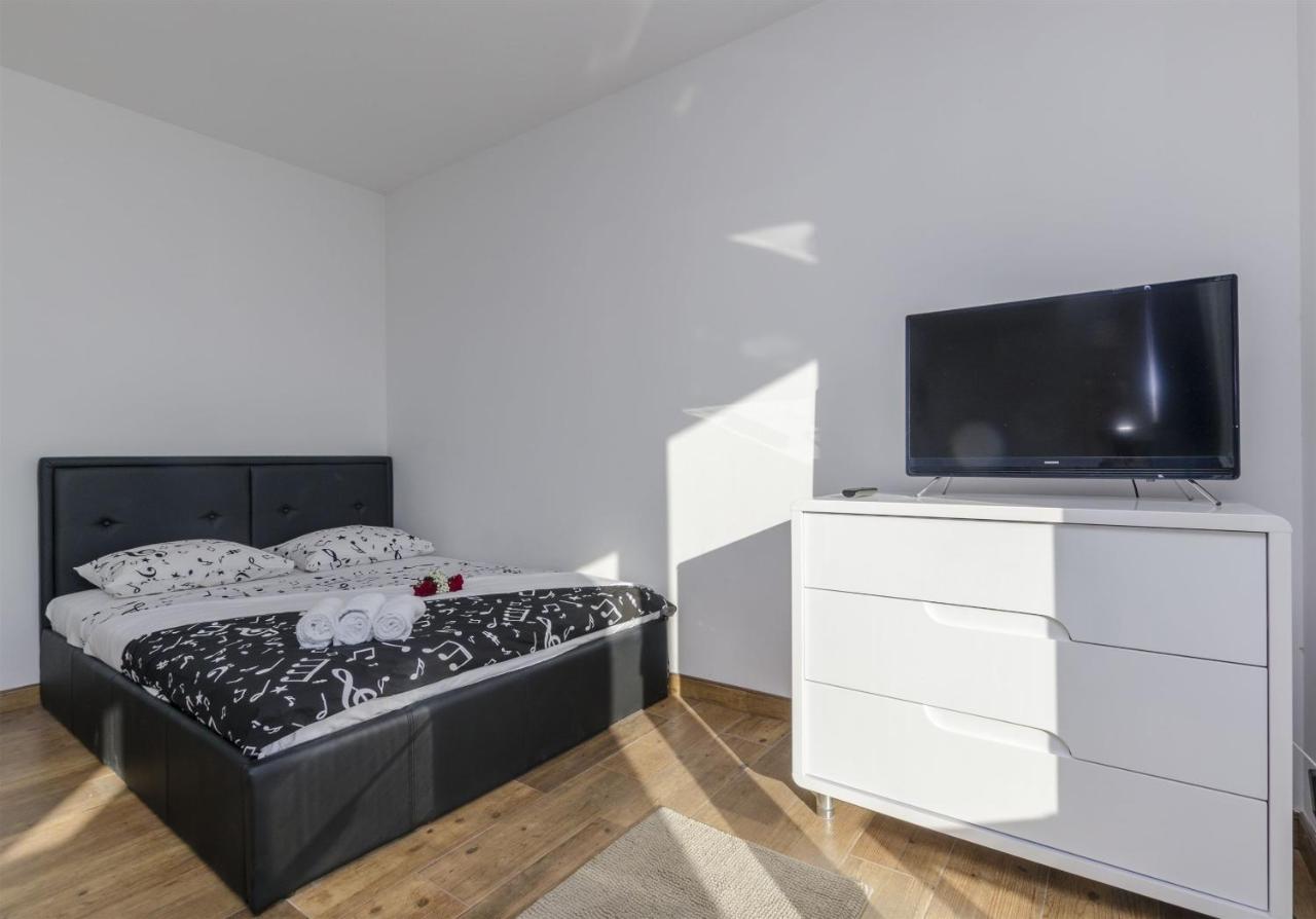 לוקבה Apartments Lorenzo מראה חיצוני תמונה