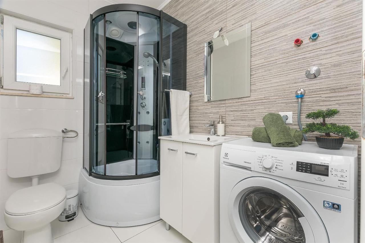 לוקבה Apartments Lorenzo מראה חיצוני תמונה