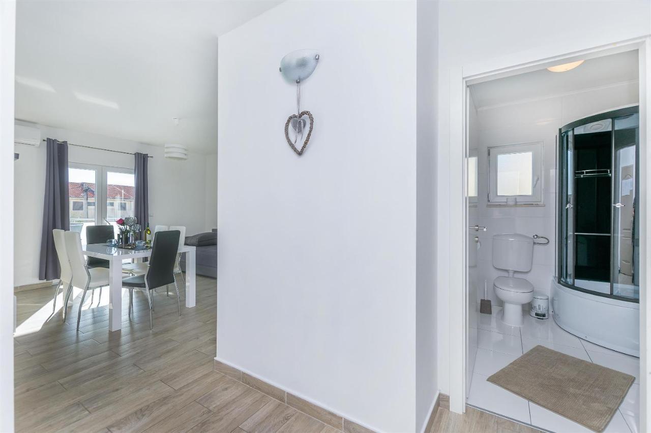 לוקבה Apartments Lorenzo מראה חיצוני תמונה