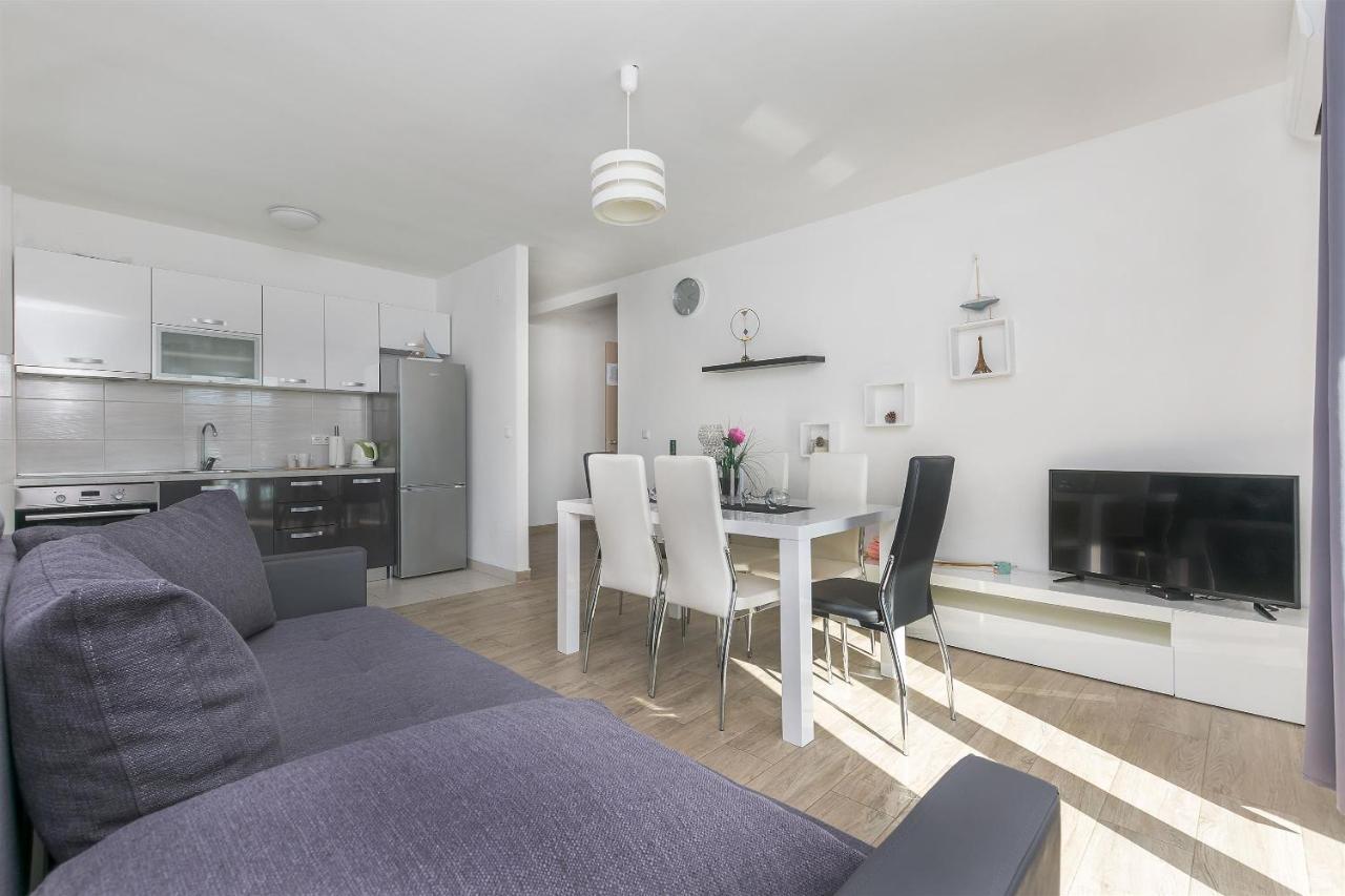 לוקבה Apartments Lorenzo מראה חיצוני תמונה