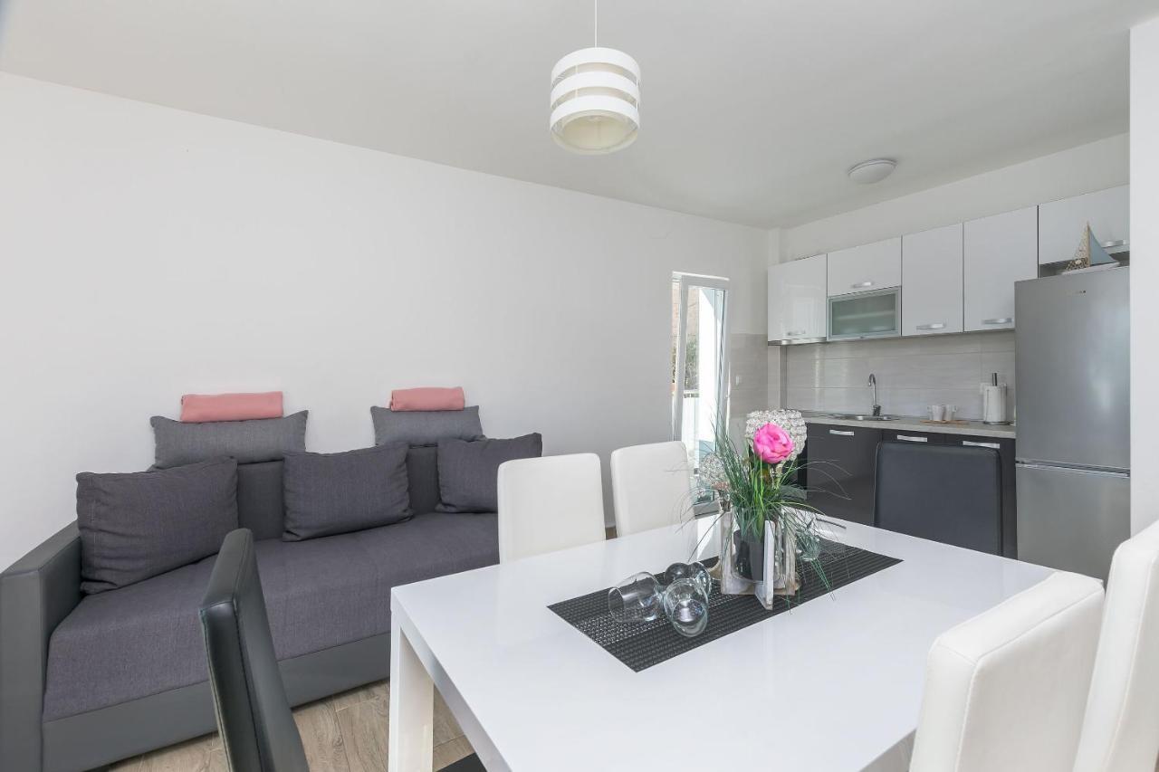 לוקבה Apartments Lorenzo מראה חיצוני תמונה