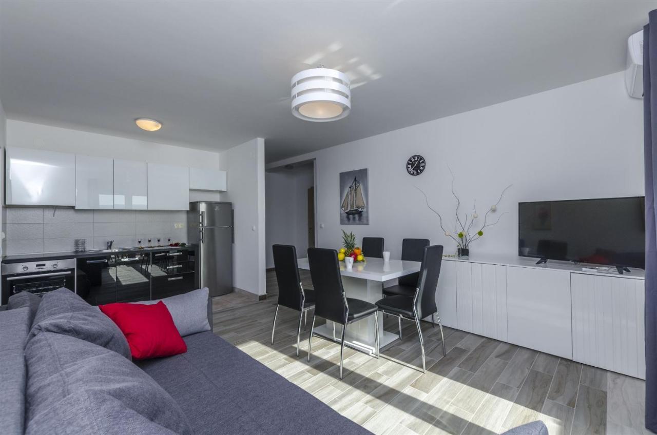 לוקבה Apartments Lorenzo מראה חיצוני תמונה
