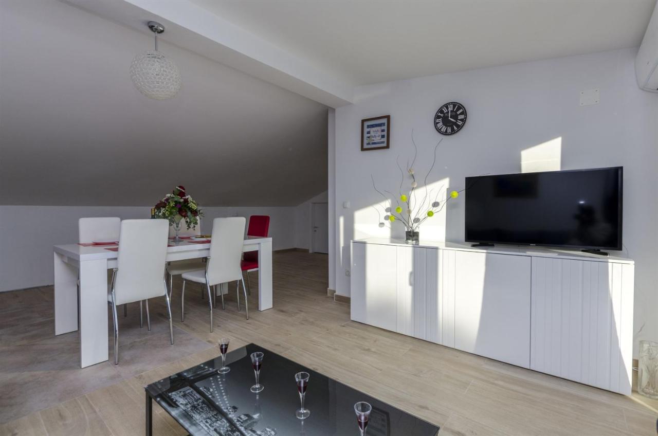 לוקבה Apartments Lorenzo מראה חיצוני תמונה